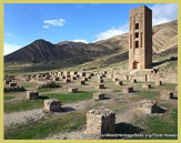 Minaret and ruins of the mosque at the ancient Hammadid capital city, Al Qal'a of Beni Hammad (UNESCO world heritage site, near M'Sila, Algeria)